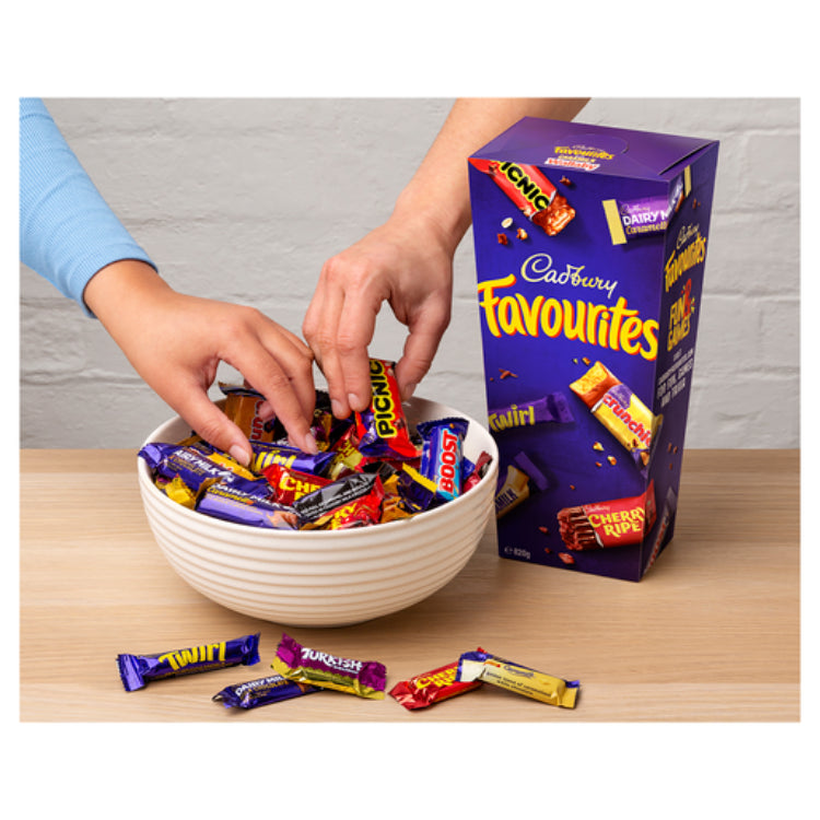 Favourites The Ultimate Share Boxed Chocolate 820g